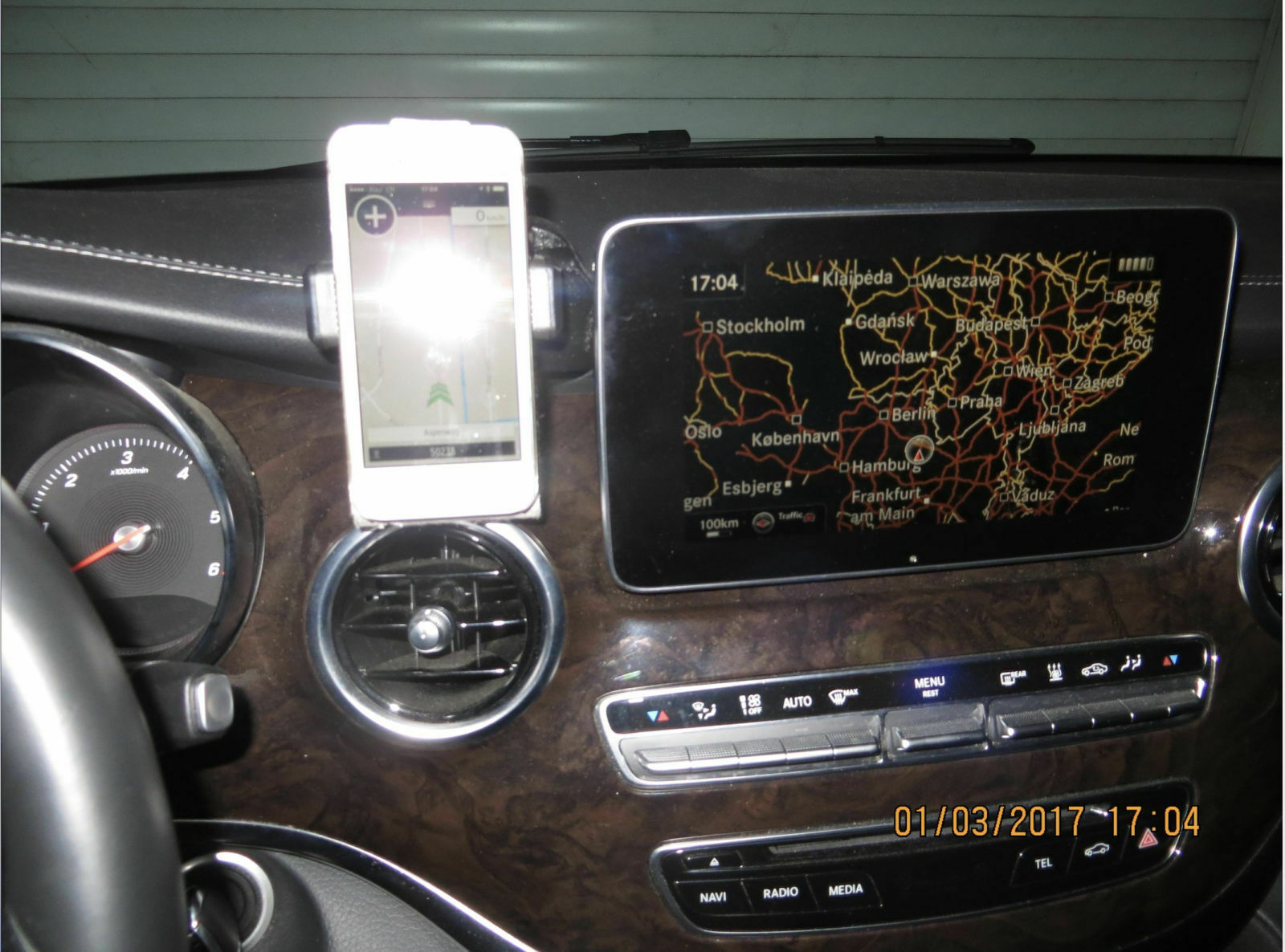 Handyhalter neue V-Klasse