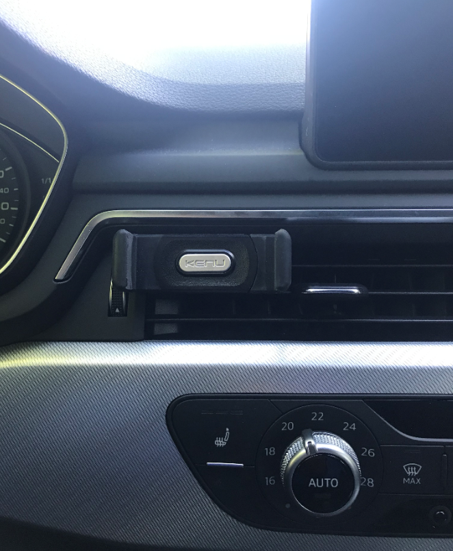 IPhone-Halterung fürs Armaturenbrett