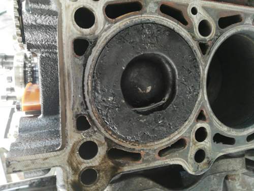 Alter Motor Zylinder 3.jpg