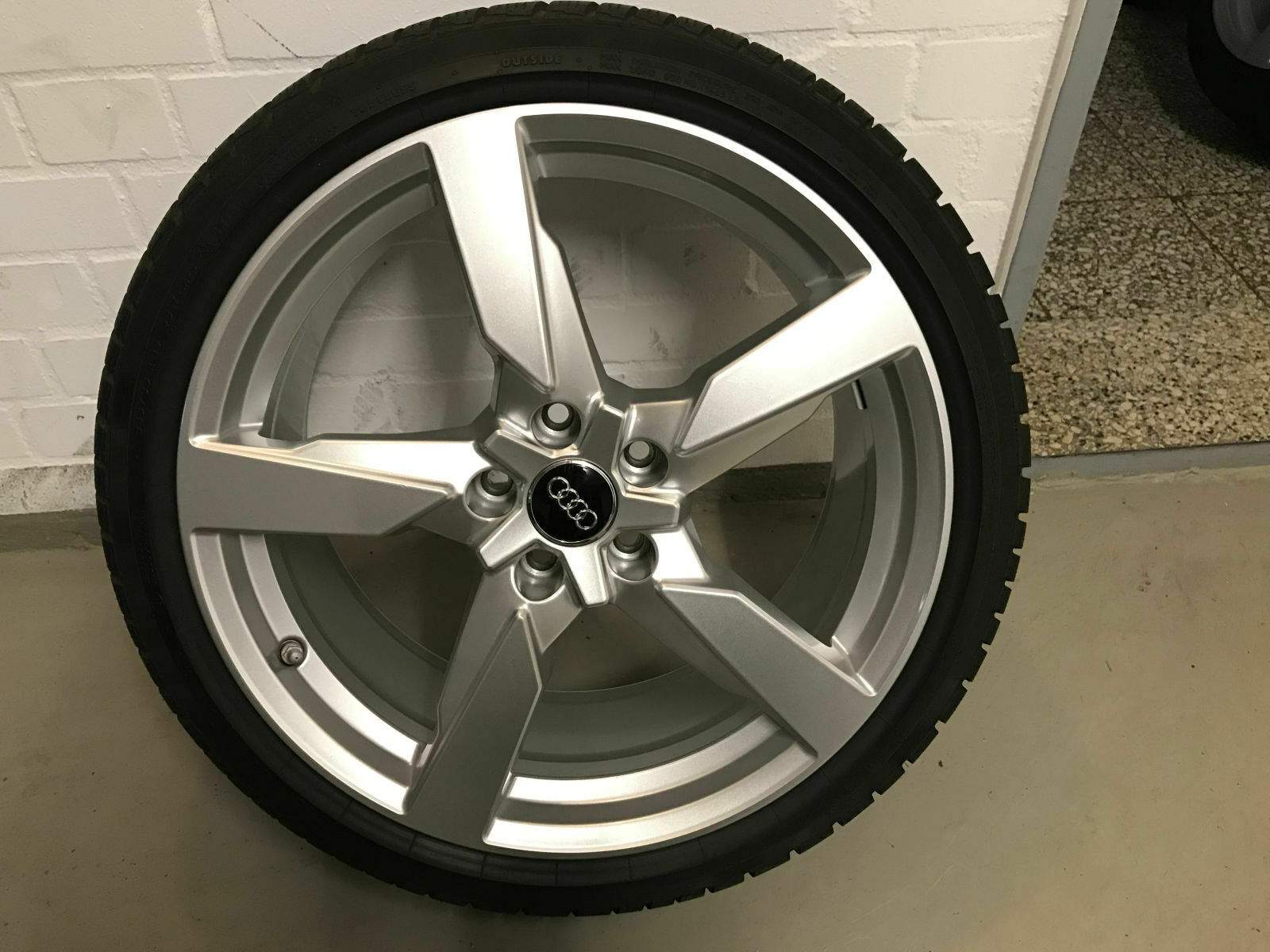 Audi TTRS TT TTS 8S Felgen Räder 19 Zoll Winterreifen 245/35 R19 Biete Audi TTRS TT TTS 8S Felgen Räder 19 Zoll Winterreifen 245/35 R19 Biete
