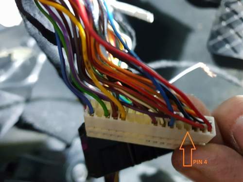 Pin 4 am grauen Stecker