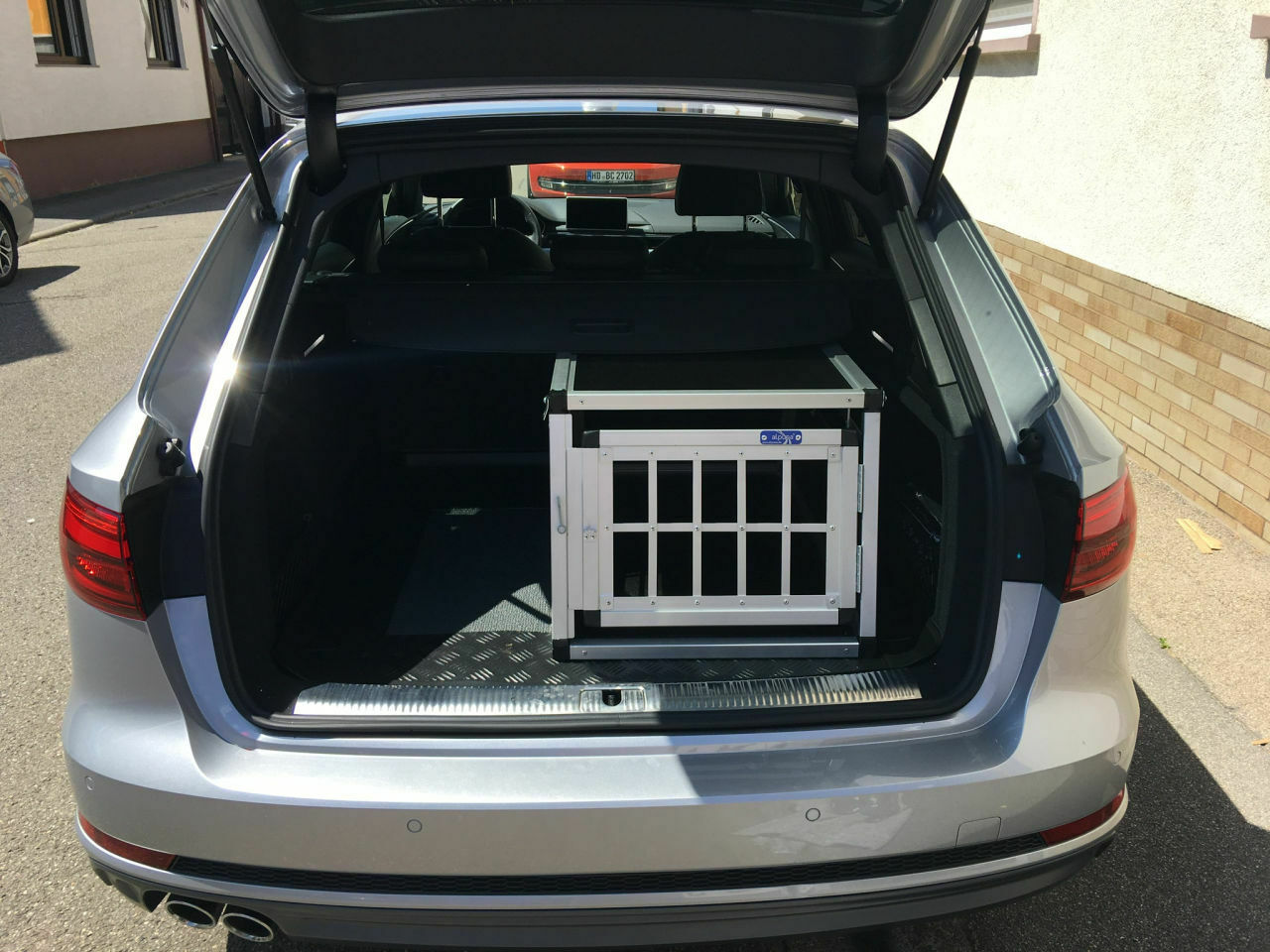 Nutzung Kofferraum mit Hundebox