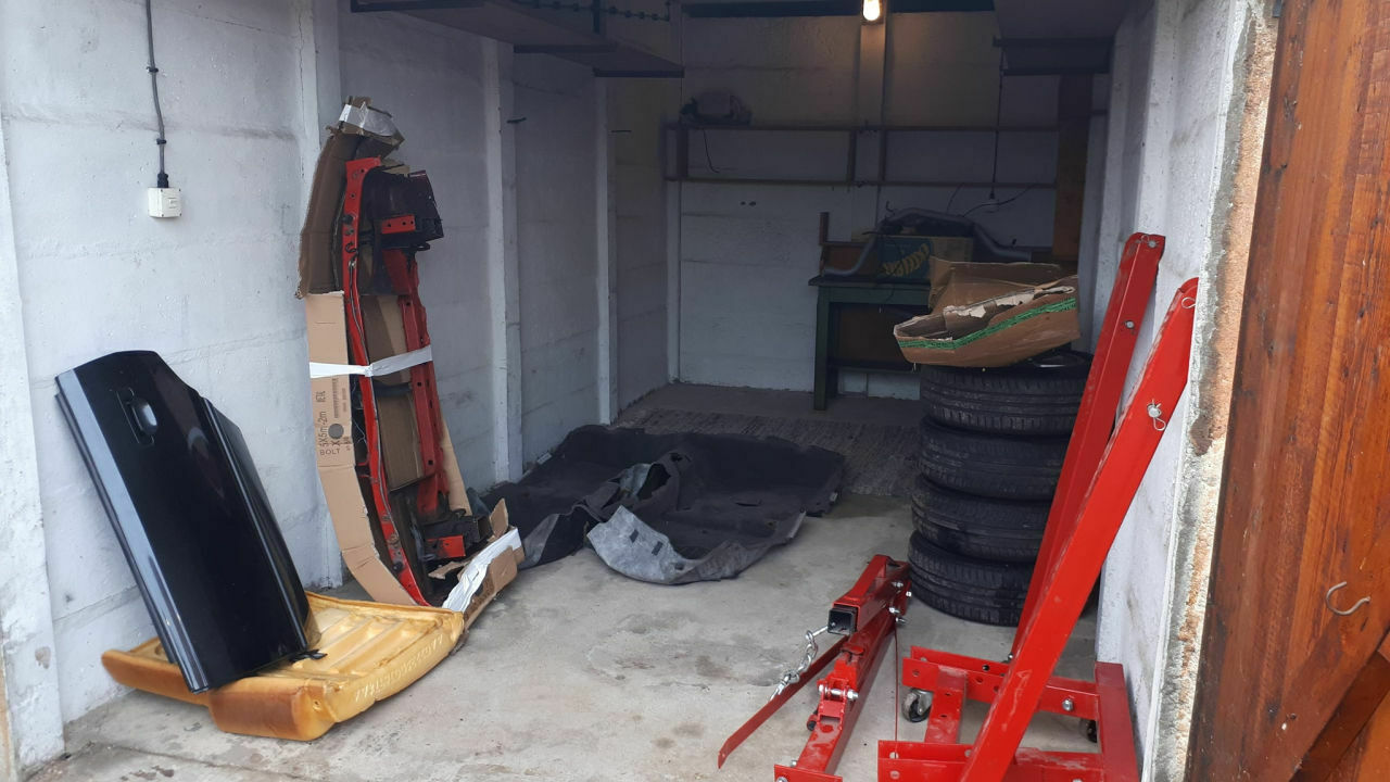 Der Schrottplatz - Spiegelsymmetrisch des Showrooms