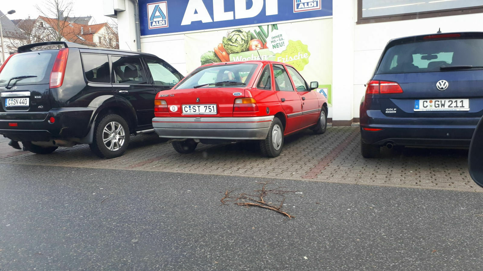 Der Schrottplatz - Spiegelsymmetrisch des Showrooms