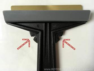 Einkerbungen für vereiste Scheibenwischerblätter