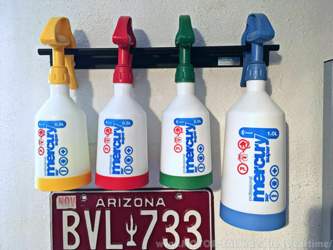 Mit 4 Kwazar Sprüflaschen