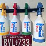 Mit 4 Kwazar Sprüflaschen