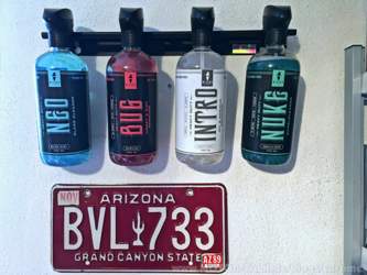 Mit 4 Wog Sprüflaschen