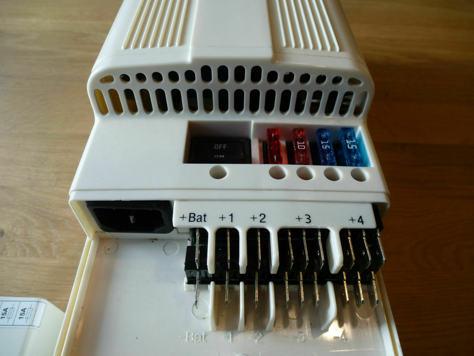 P1120007 : Schaltnetzteil, Umformer, Trafo, 230/12V, AC/DC, Dometic