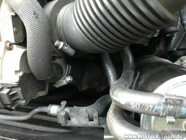 Bild 2 links vom Motorblock