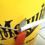 Vorsichtig den alten Griff entfernen...