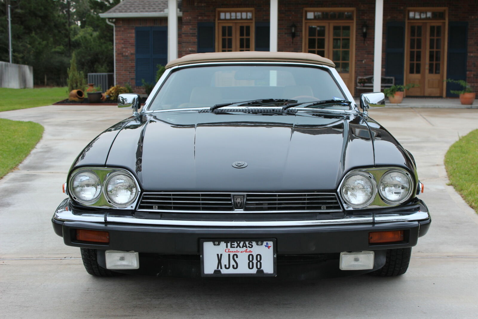 H&E XJ-S Convertible Vorne Geschlossen