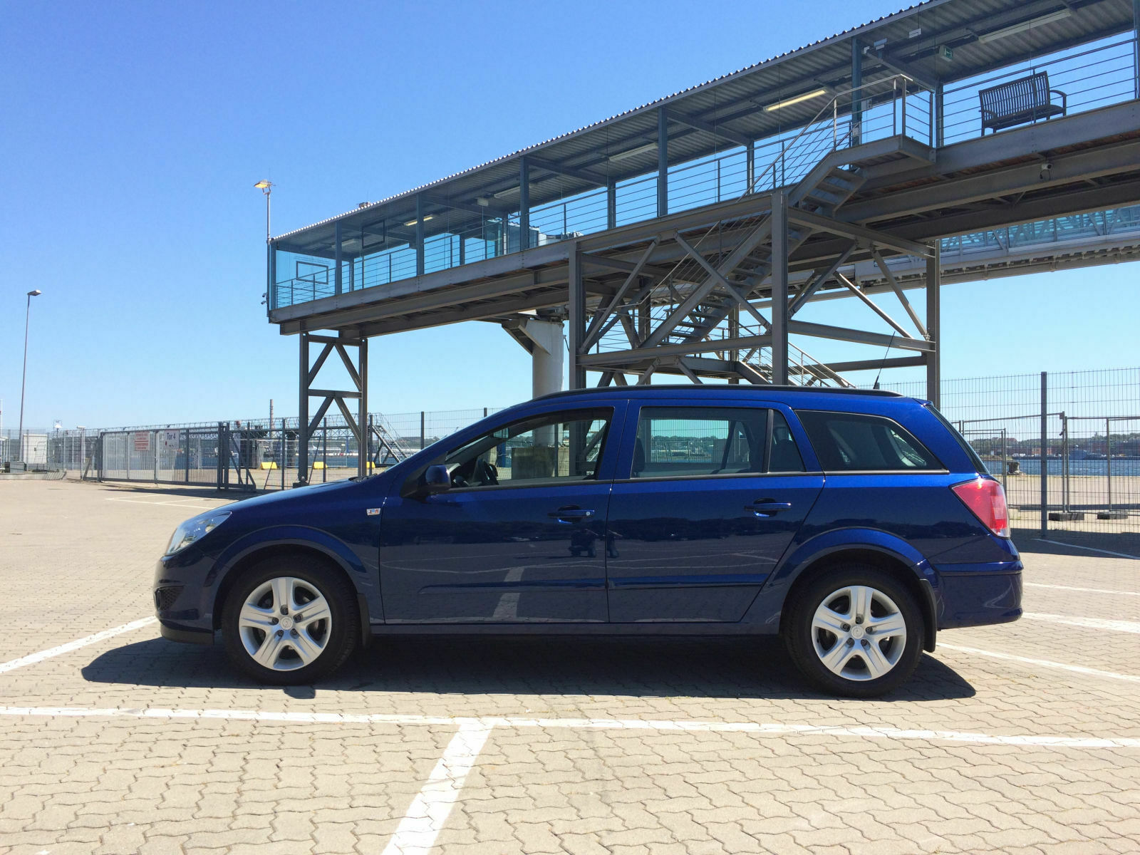 Der Schrottplatz - Spiegelsymmetrisch des Showrooms