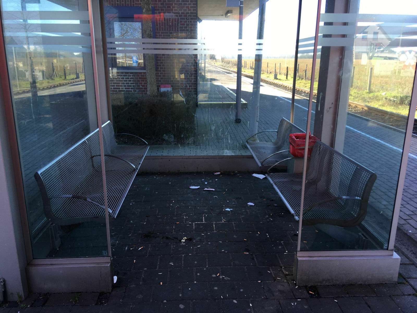 Der Schrottplatz - Spiegelsymmetrisch des Showrooms