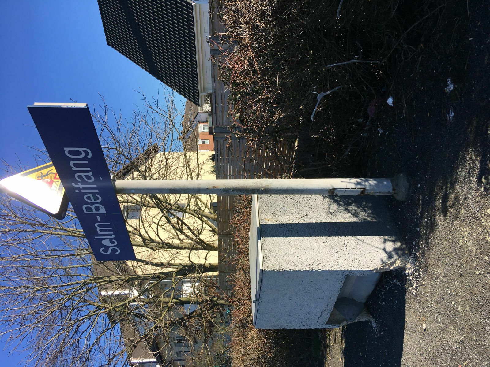 Der Schrottplatz - Spiegelsymmetrisch des Showrooms