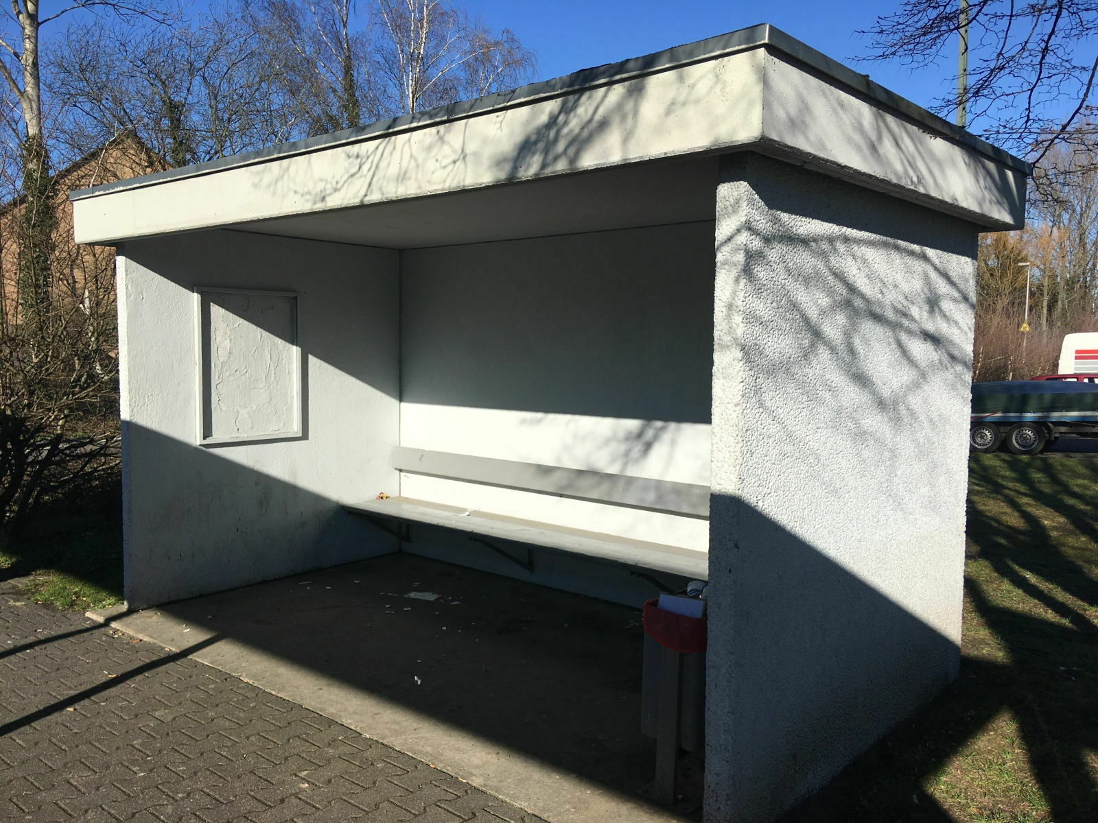 Der Schrottplatz - Spiegelsymmetrisch des Showrooms