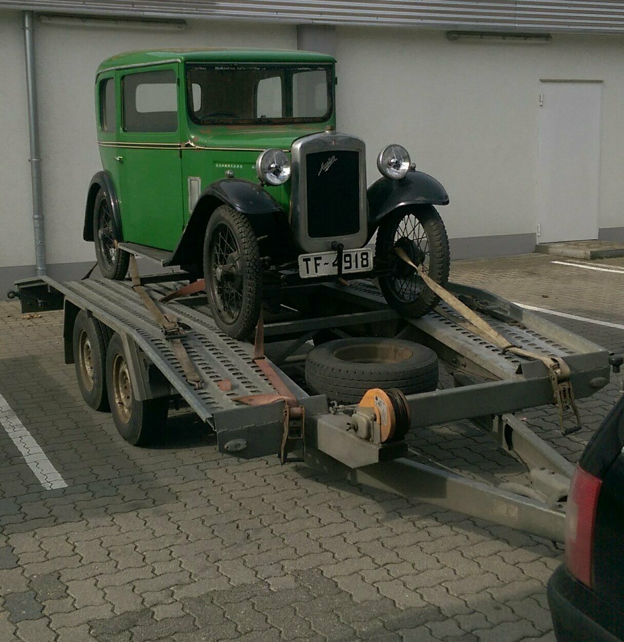 Der Schrottplatz - Spiegelsymmetrisch des Showrooms