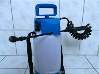 Die lange Sprühlanze inkl. Halterung an der FM 30