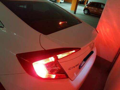 Honda Civic 10 Limosine drittes Bremslicht mit getoenten Scheiben.jpg
