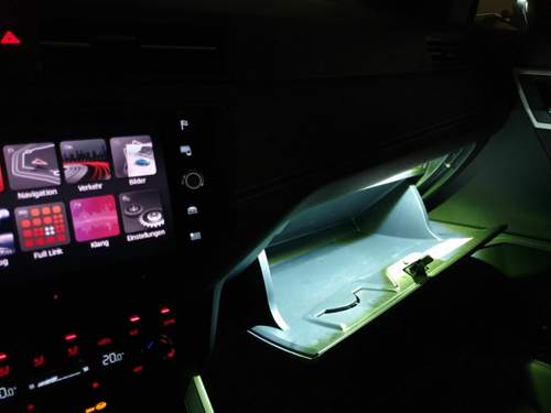 Handschuhfachbeleuchtung Seat Arona vom Fahrersitz gesehen