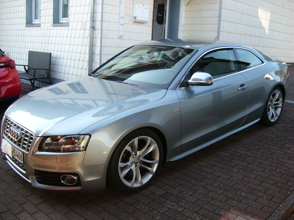 Stolzer Besitzer Audi S5 V8