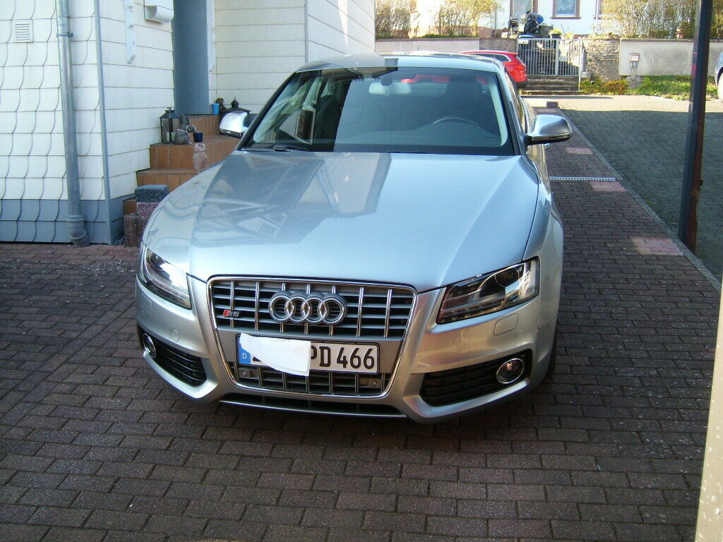 Stolzer Besitzer Audi S5 V8