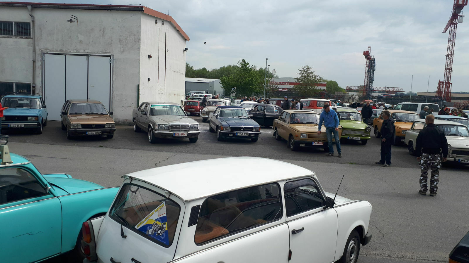 Der Schrottplatz - Spiegelsymmetrisch des Showrooms