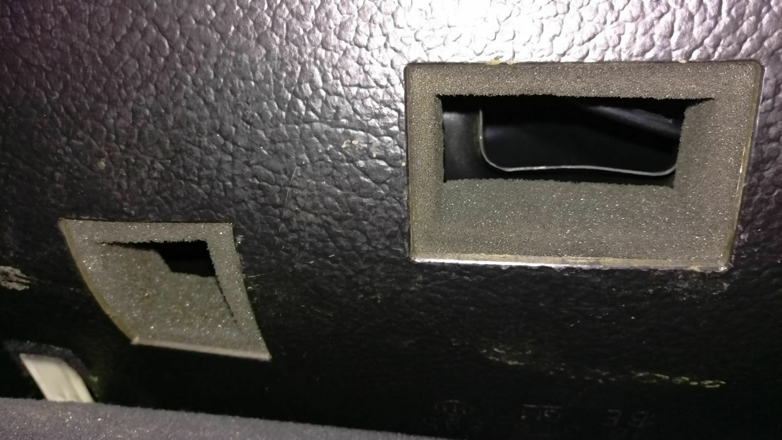 Omega B - X25XE - Nur heiße Luft im Fußraum auf beiden Seiten.