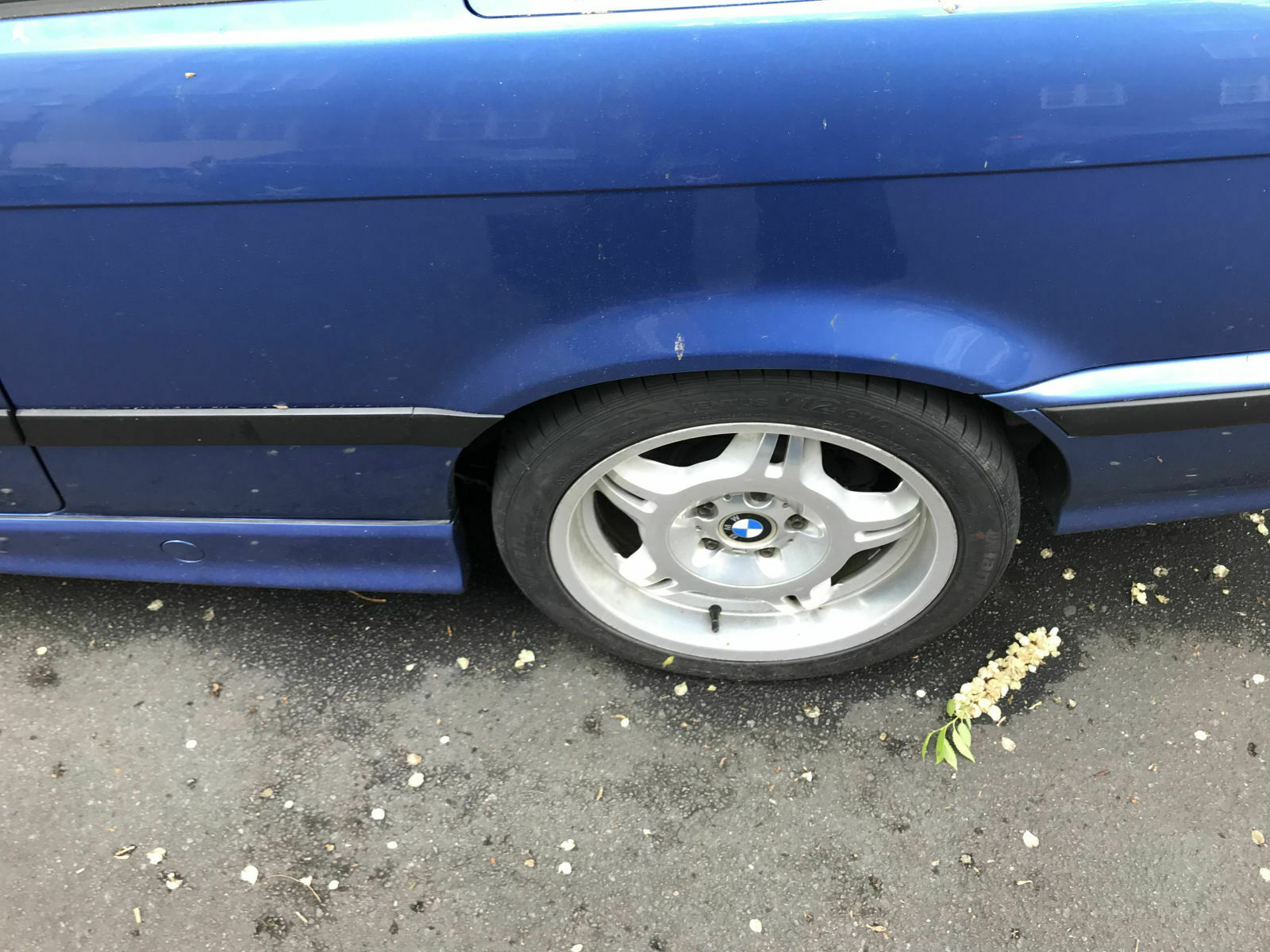 Hinterachse rechtes Rad steht nach innen