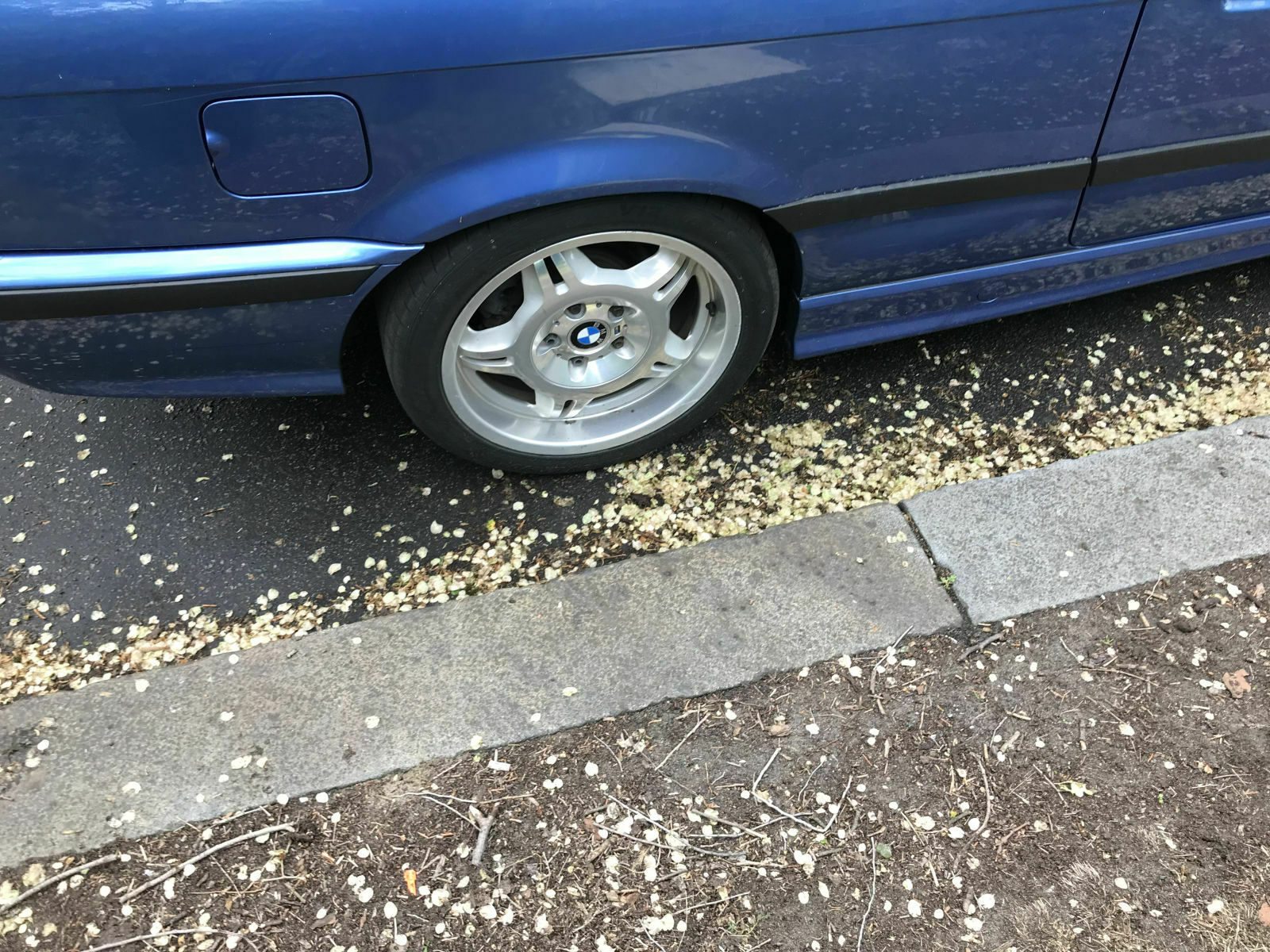 Hinterachse rechtes Rad steht nach innen