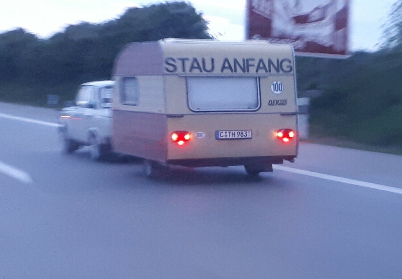 Der Schrottplatz - Spiegelsymmetrisch des Showrooms