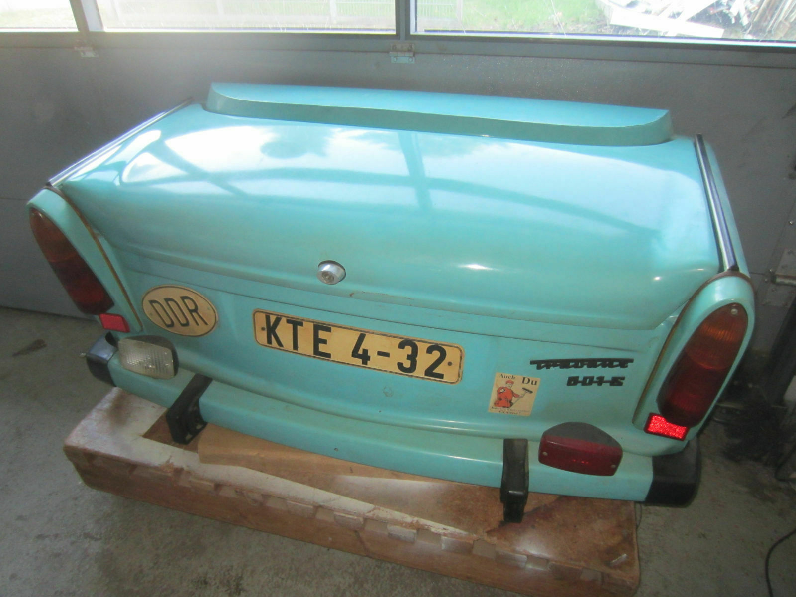 Der Schrottplatz - Spiegelsymmetrisch des Showrooms