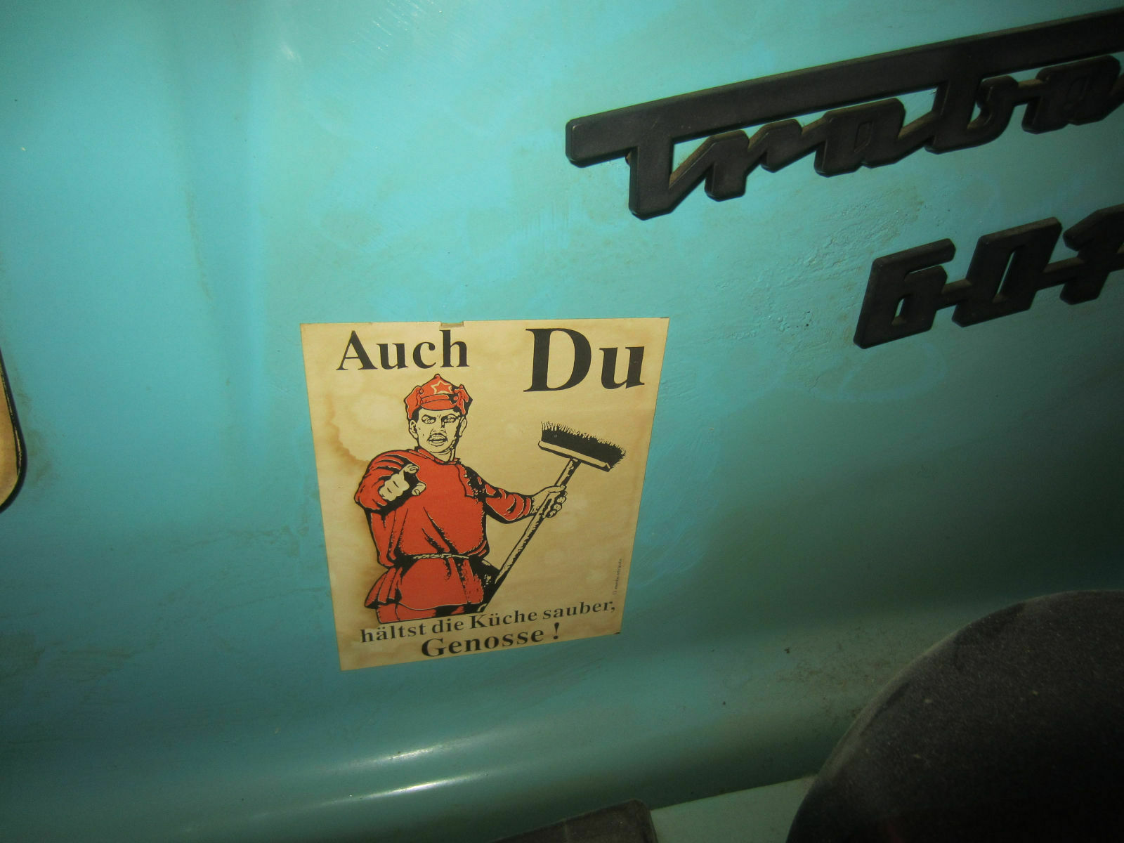 Der Schrottplatz - Spiegelsymmetrisch des Showrooms