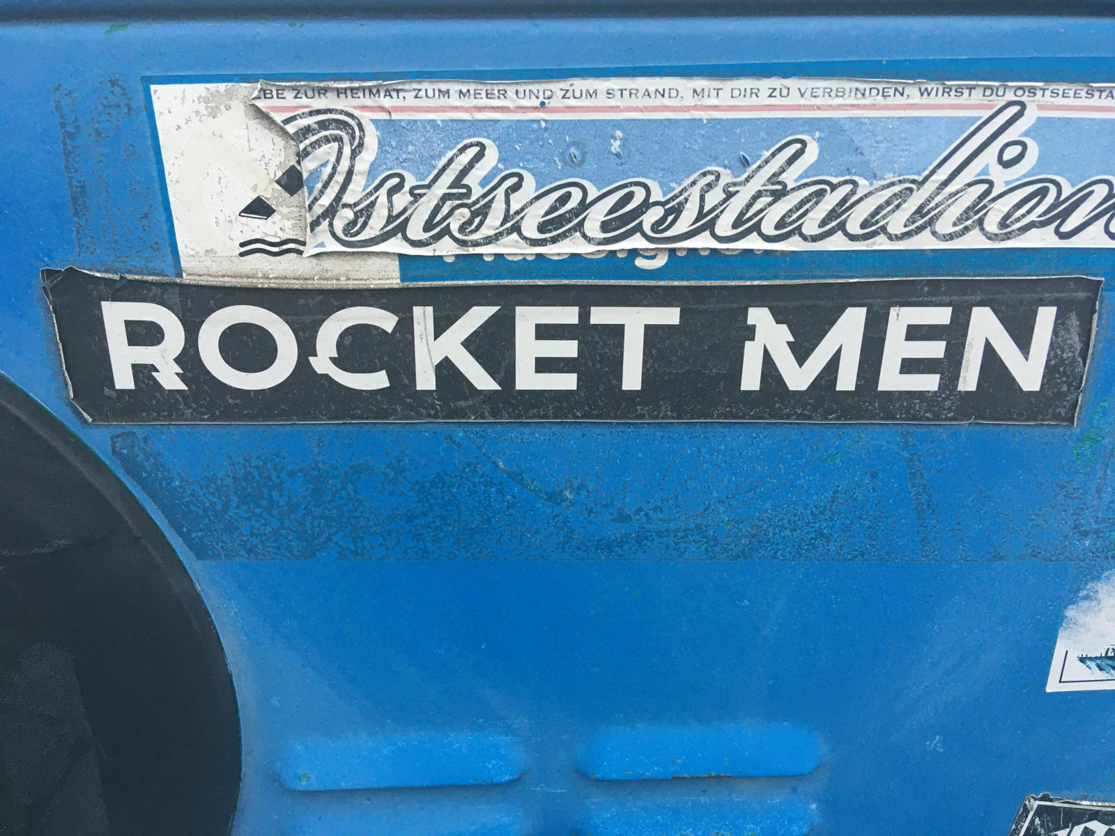 Der Schrottplatz - Spiegelsymmetrisch des Showrooms