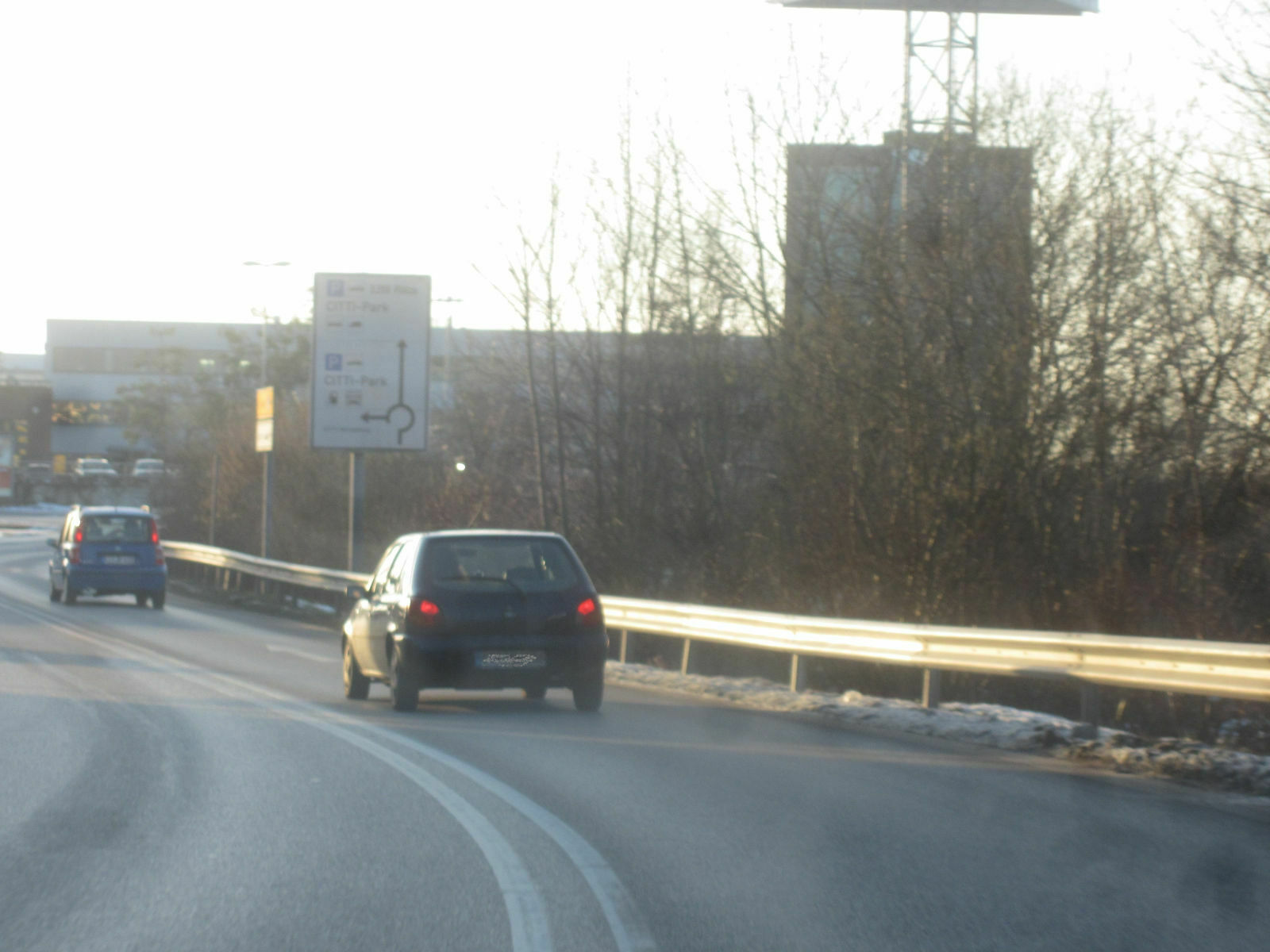 Der Schrottplatz - Spiegelsymmetrisch des Showrooms