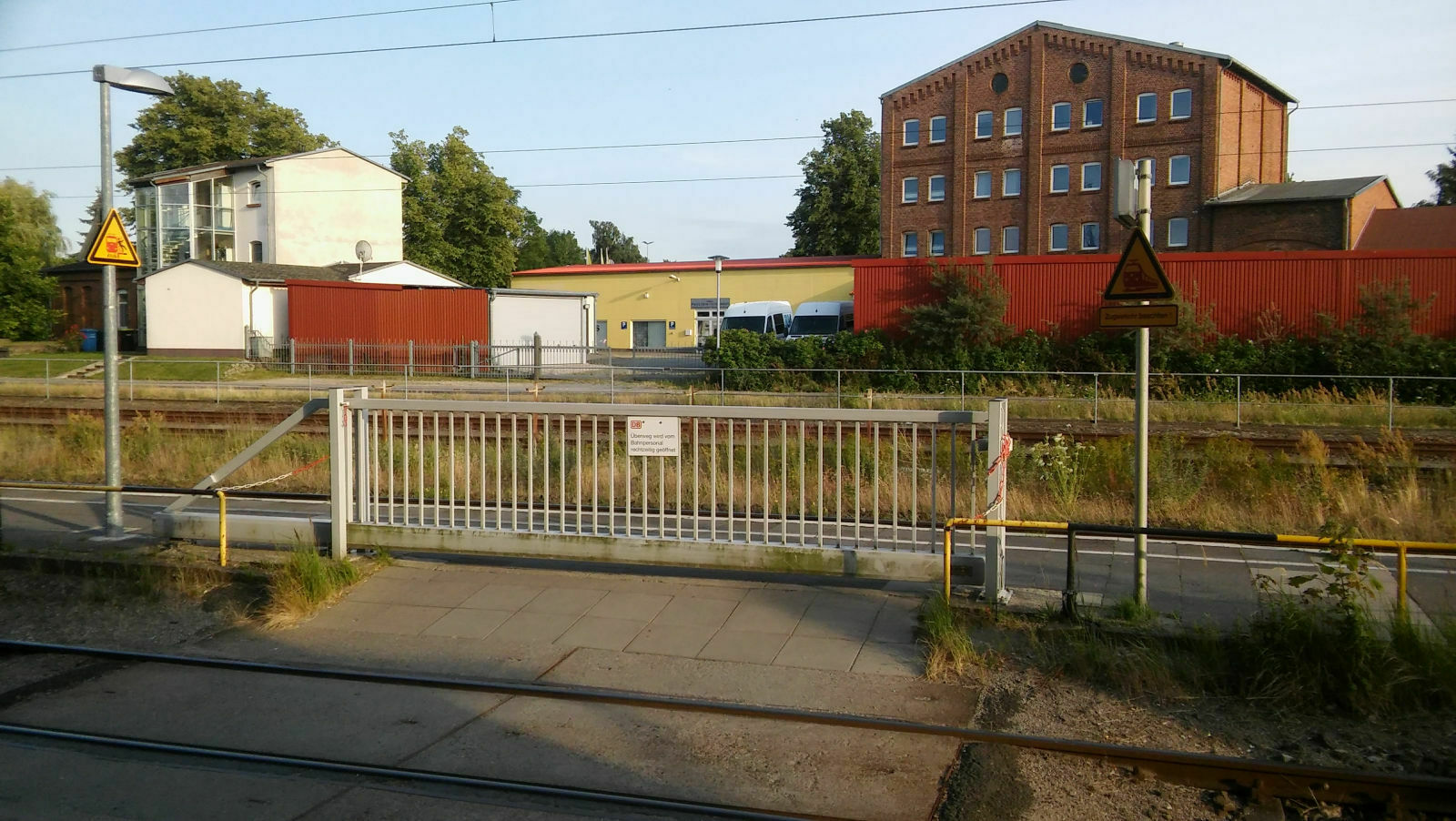 Der Schrottplatz - Spiegelsymmetrisch des Showrooms