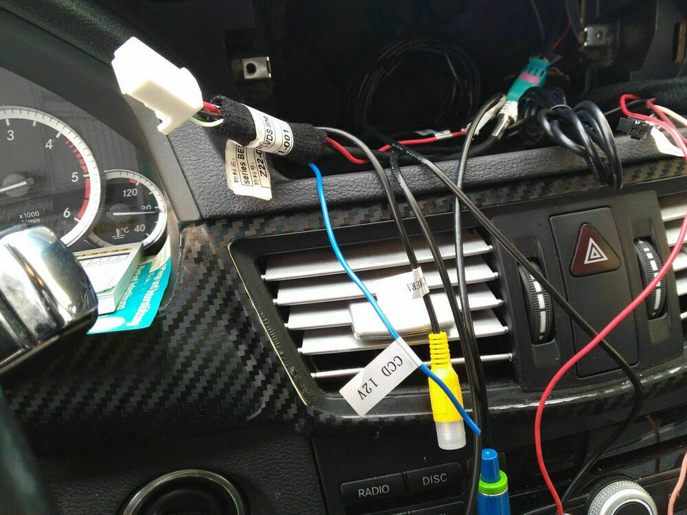 Infos und Bilder zum 10,25 Zoll Nachrüstdisplay