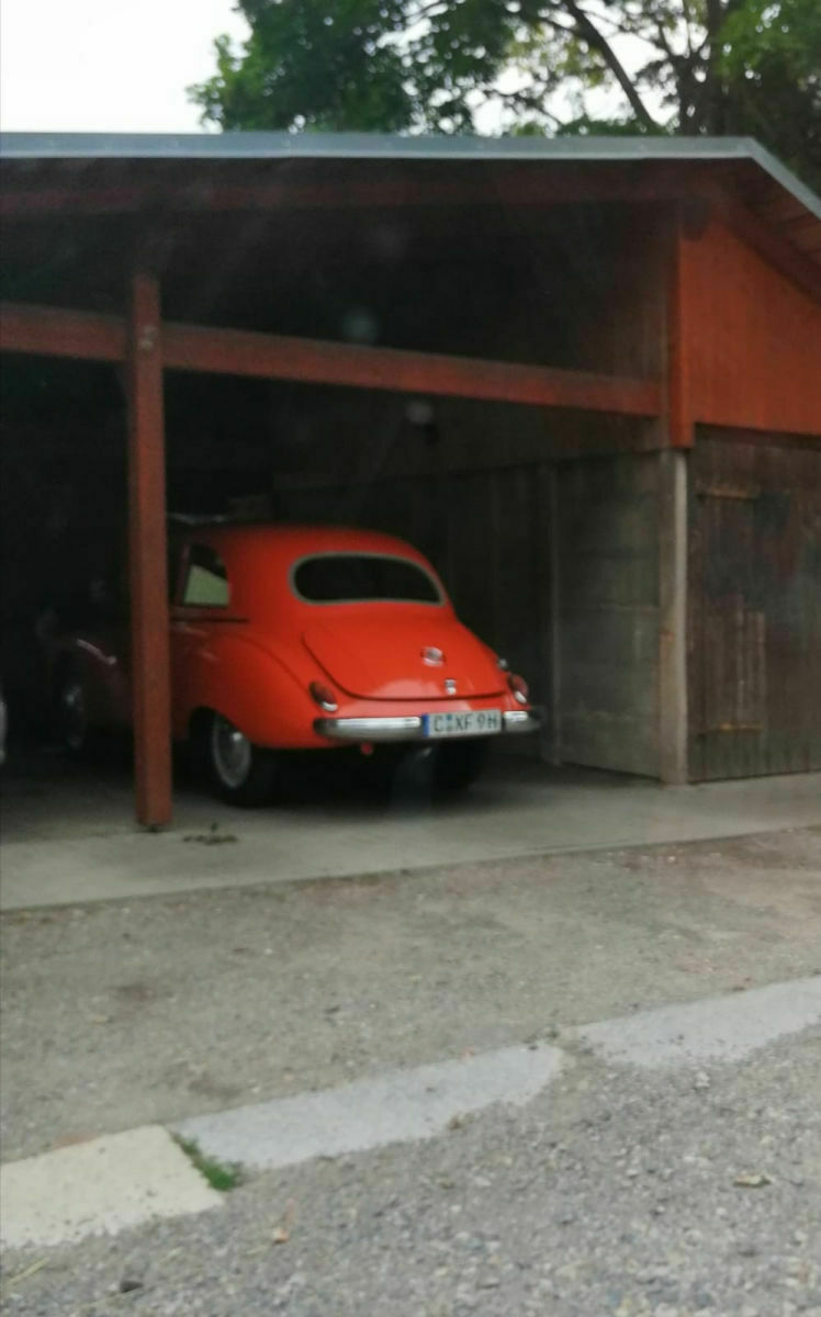 Der Schrottplatz - Spiegelsymmetrisch des Showrooms