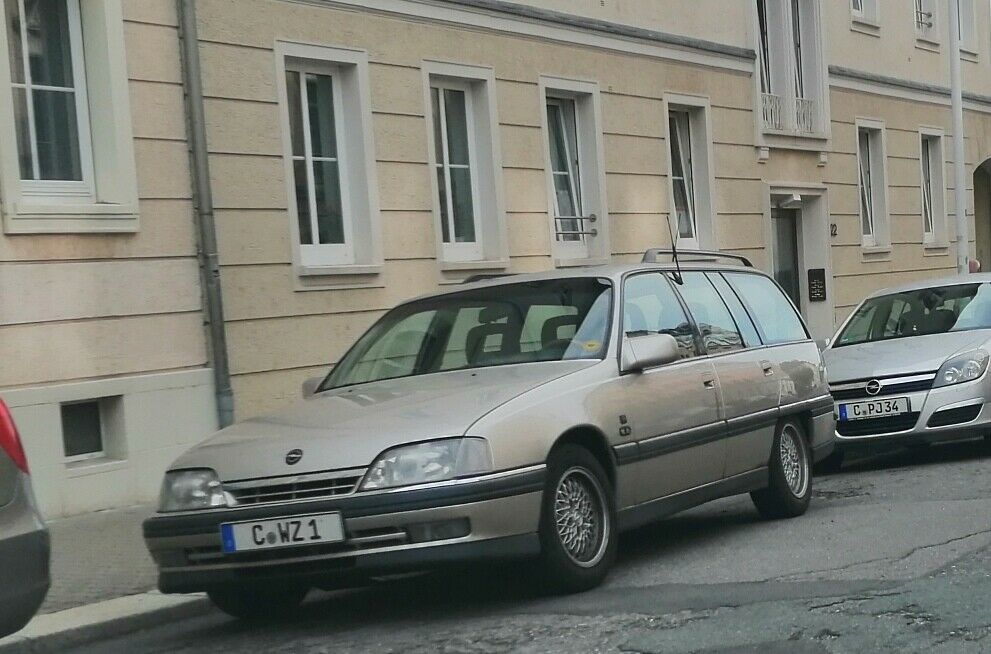 Der Schrottplatz - Spiegelsymmetrisch des Showrooms