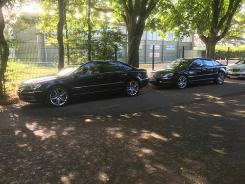 2 Phaetons im Schatten