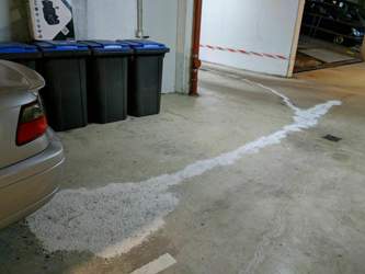 Ölbindemittel aufgebracht