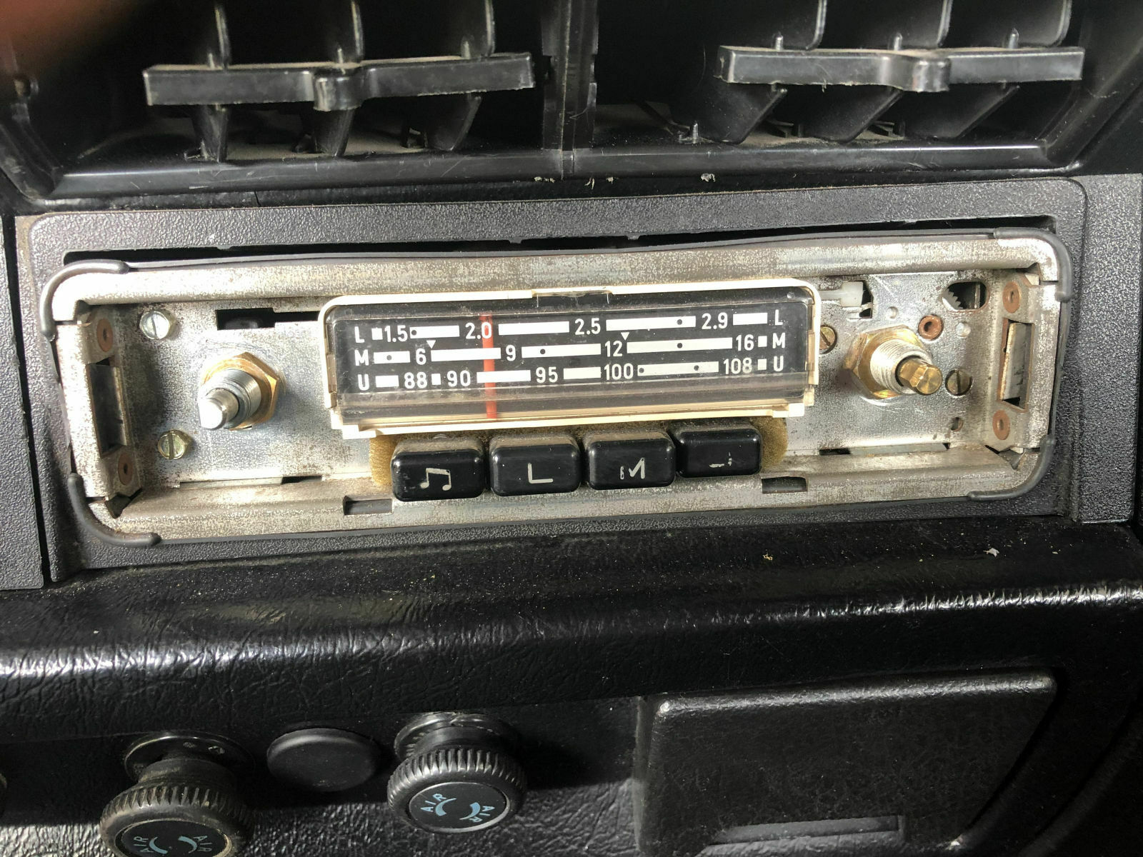 Radio Käfer 1303 Cabrio (1)