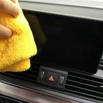 Sanft über die Oberflächen wischen