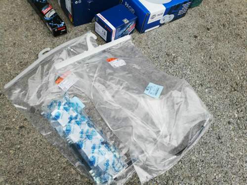 Bremsleitungen an der Hinterachse.jpg