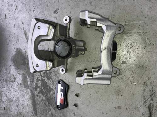 Hinterer Bremssattel ausgefräst