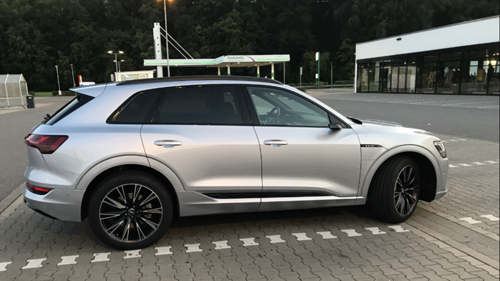 E-tron-mit-21zoll-lamina