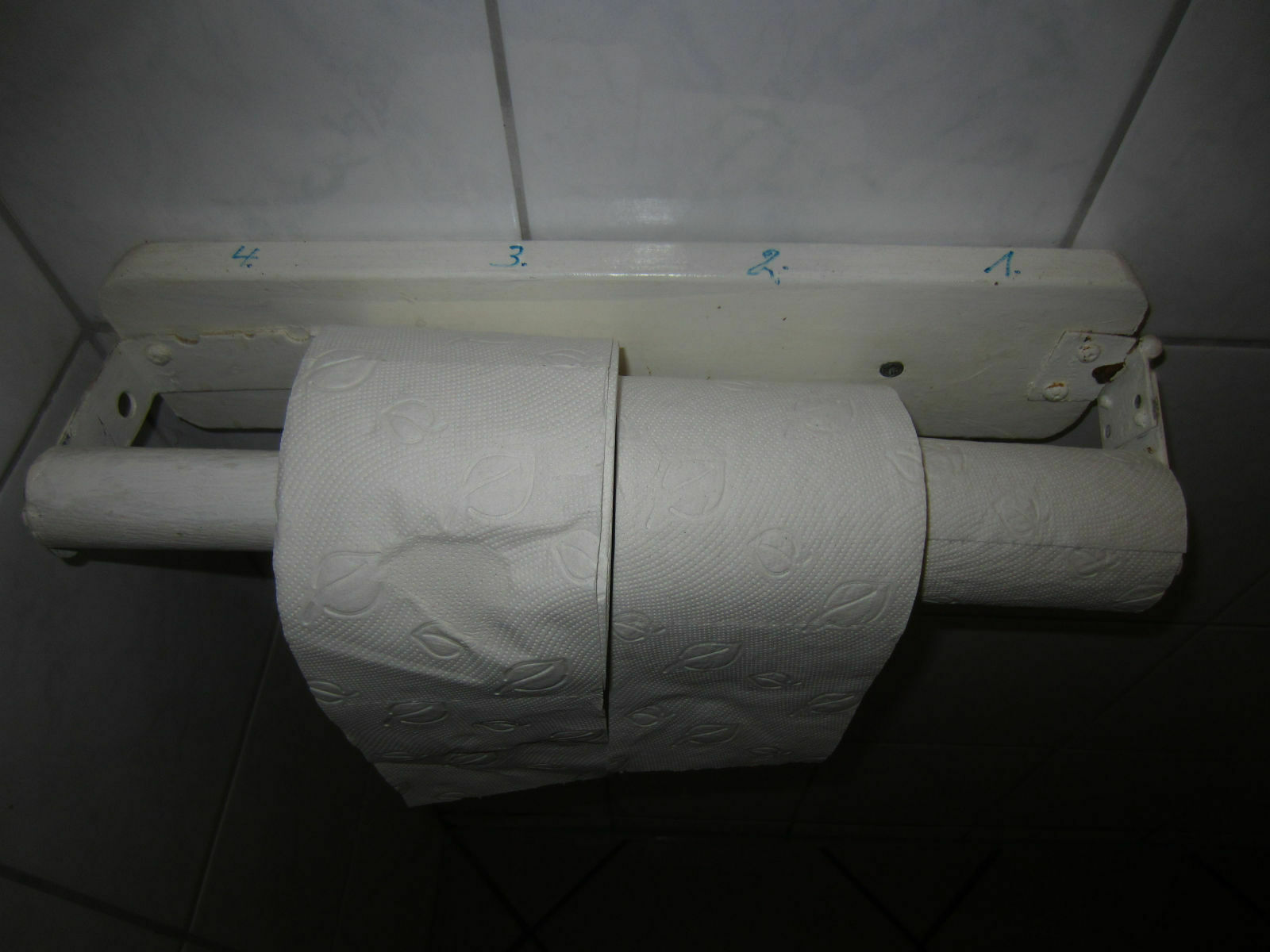 Der Schrottplatz - Spiegelsymmetrisch des Showrooms