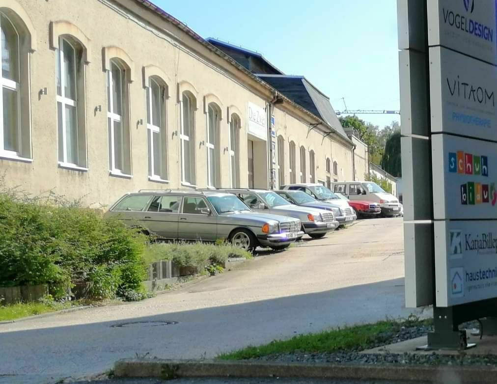 Der Schrottplatz - Spiegelsymmetrisch des Showrooms