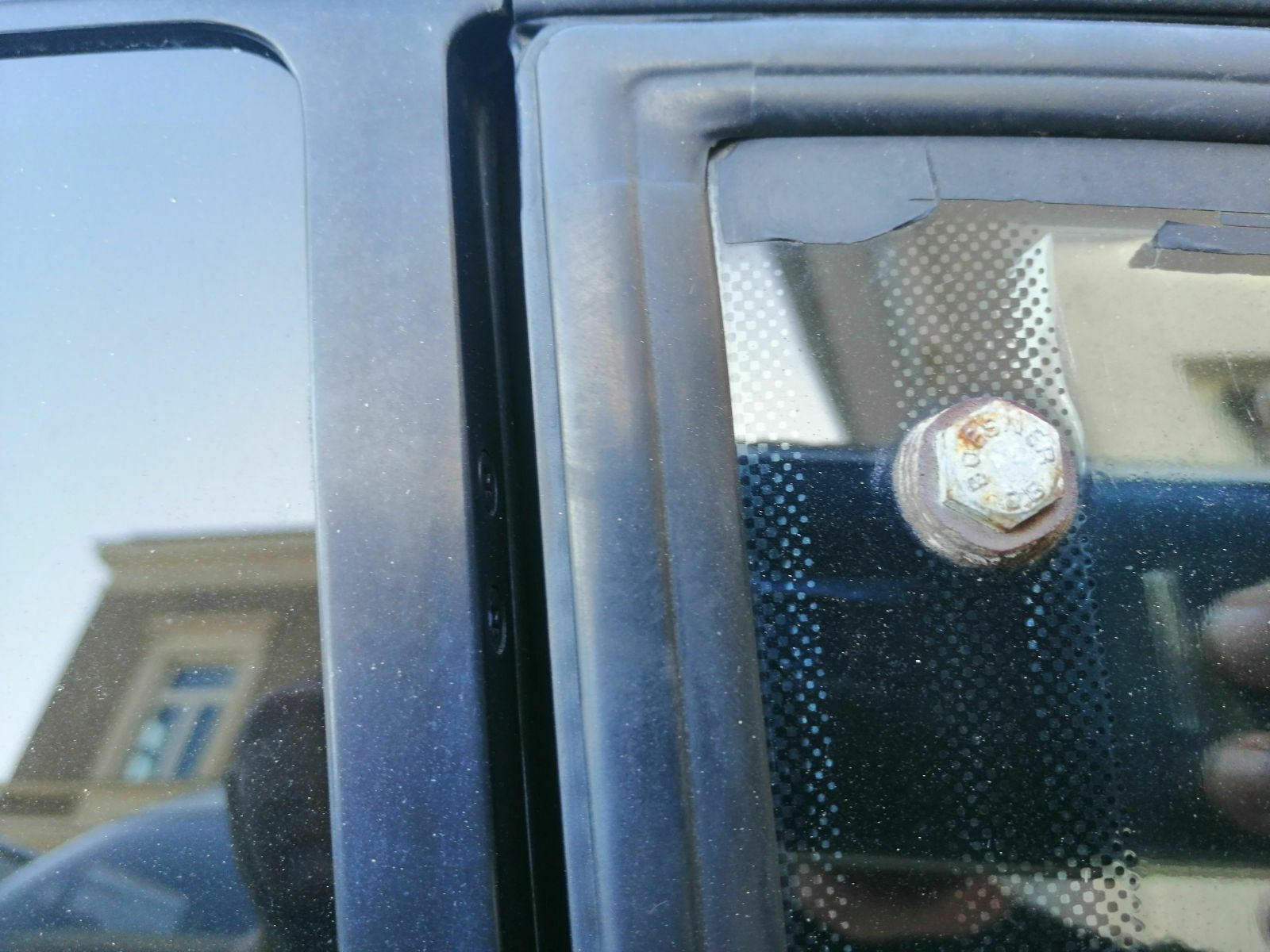 Der Schrottplatz - Spiegelsymmetrisch des Showrooms