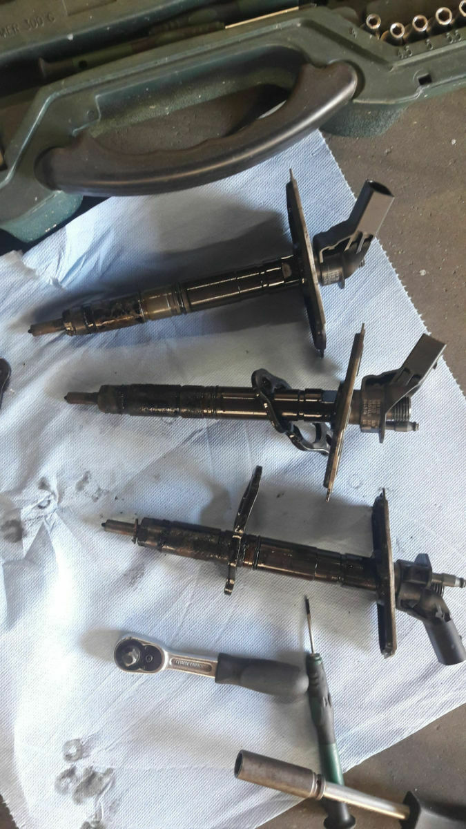Audi A6 4F Injektoren ausgebaut und neue Dichtung rein
